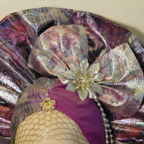 Mardi Gras Lady with Feathers Wall Mask - Picture 6 of 8